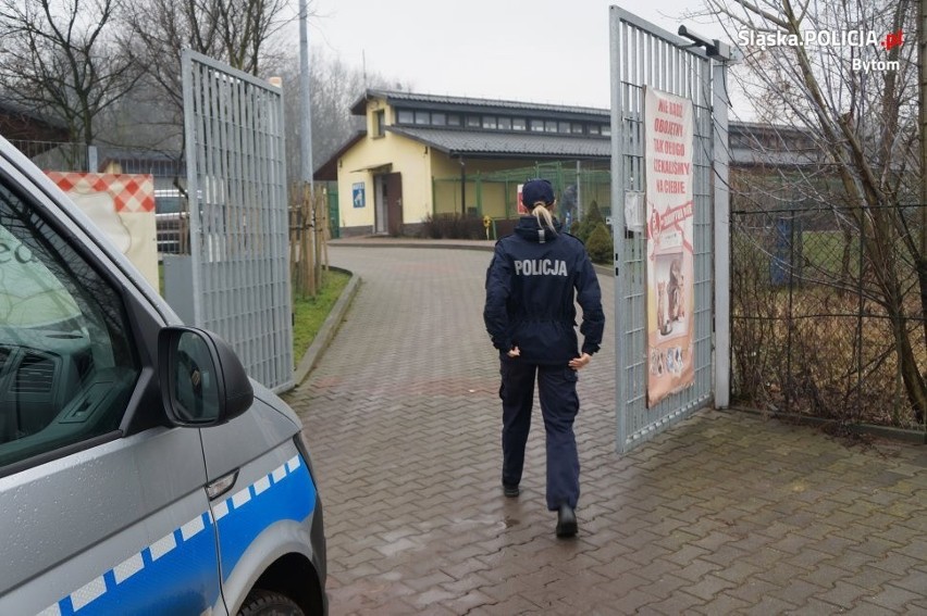 Bytomscy policjanci wsparli schronisko dla zwierząt w Miechowicach
