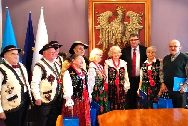 Przedstawiciele Zrzeszenia Ludzi z Gór w Oświęcimiu na pożegnalnym spotkaniu w oświęcimskim Urzędzie Miasta
