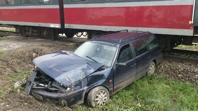 Na szlaku Trawniki-Rejowiec kierowca samochodu wjechał w pociąg