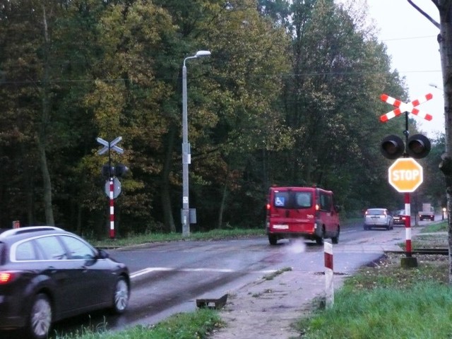 Przejazd kolejowy przy ul. Chełmskiej w Zgierzu zostanie wyposażony w szlabany.