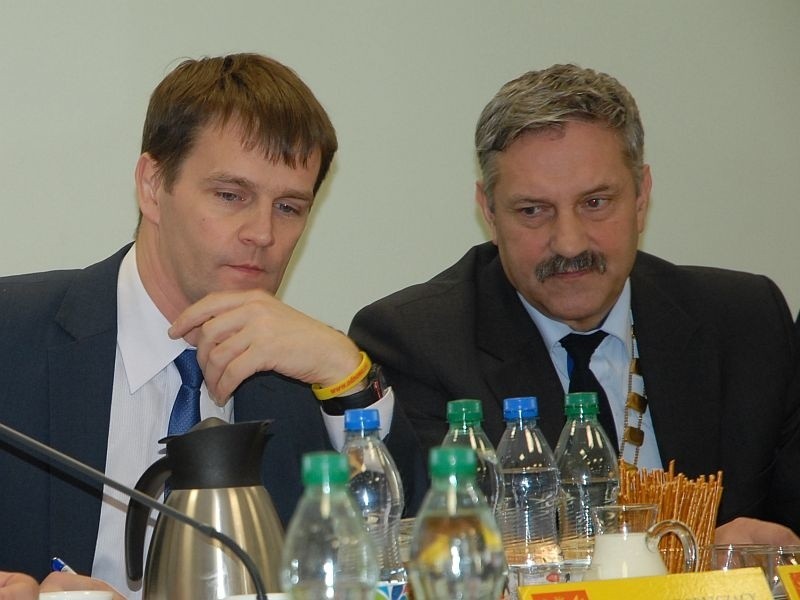 Norbert Dawidczyk (z lewej) – wiceprzewodniczący rady...