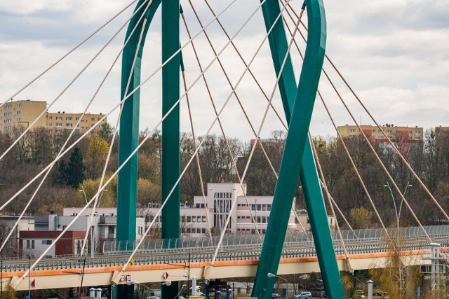 ZDMiKP w Bydgoszczy informuje, że wszystkie węzły mostu na Trasie Uniwersyteckiej zostały już naprawione. Jak przedstawia się najnowszy harmonogram naprawy i oddania do użytku przeprawy? ▶▶