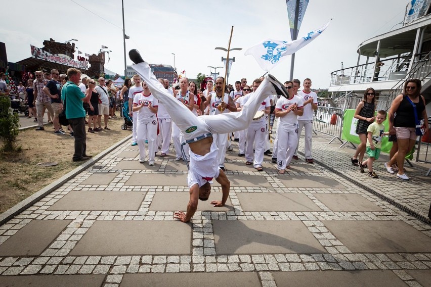 Huczna parada na zakończenie Dni Morza i Samba Port Festival [ZDJĘCIA]