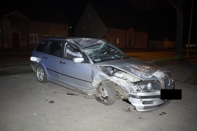 W sobotę, około godz. 19.30, na ul. Bałtyckiej w Słupsku doszło do wypadku. Kierowca BMW dachował i uderzył w drzewo. Wstępne ustalenia policji wskazują na nadmierną prędkość i utratę panowania nad kierownicą, jako przyczyny wypadku.