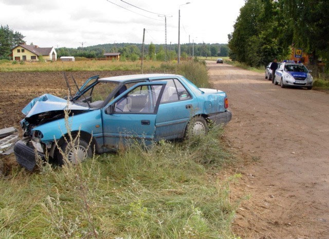 W sztok pijany kierowca uderzył hyundaiem w słup. Pasażer...