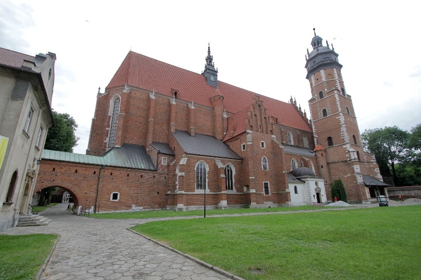 4. Znajdujący się na Kazimierzu Kościół Bożego Ciała ma 70...