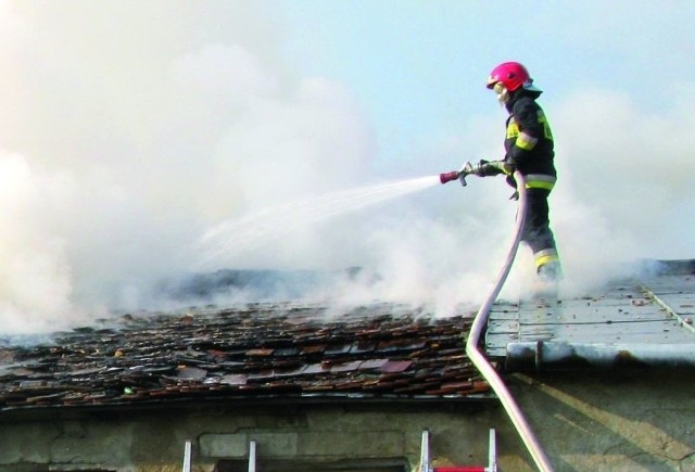 Ostatnio strażacy regularnie gaszą pożary sadzy w kominach.