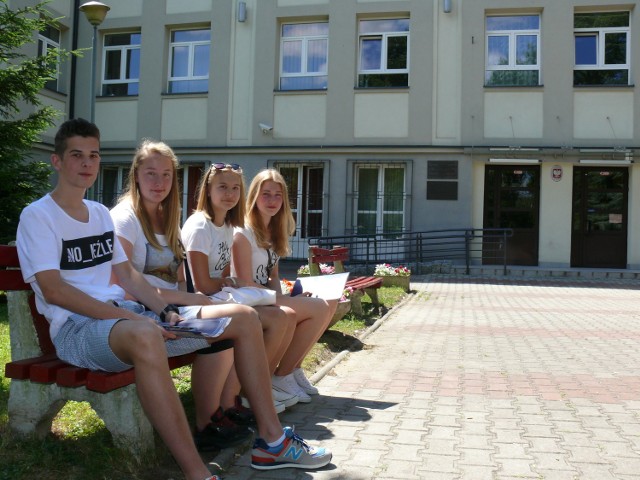 Podania do najlepszego w regionie "Staszka&#8221; złożyli właśnie Marcel, Justyna, Patrycja i Dorota.