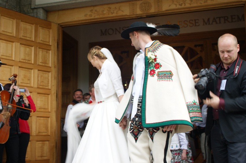 Anna Guzik wyszła za mąż! TYLKO U NAS zdjęcia z góralskiej uroczystości! [ZDJĘCIA]