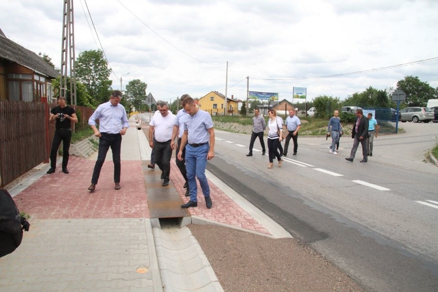 W Niwach powstał nowy chodnik dla pieszych