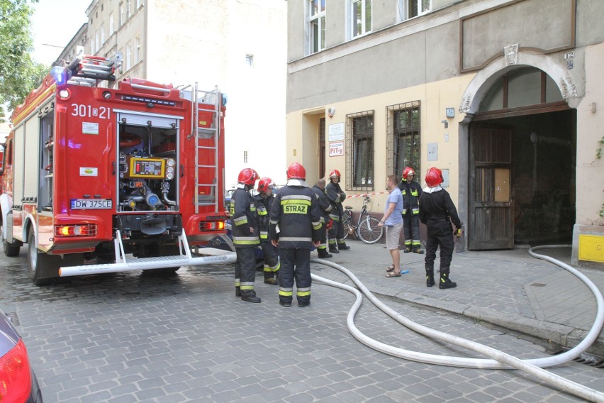 Pożar na Nadodrzu. Straż pożarna w akcji [ZDJĘCIA]