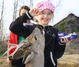 Bambi został ulubieńcem dzieciaków z całej okolicy