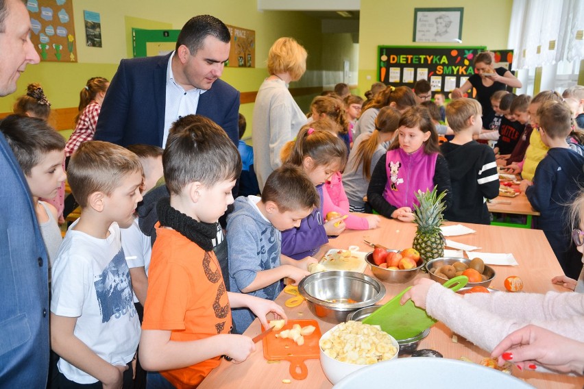 Dietetyka Smyka na warsztatach kulinarnych w Łupawie [zdjęcia]