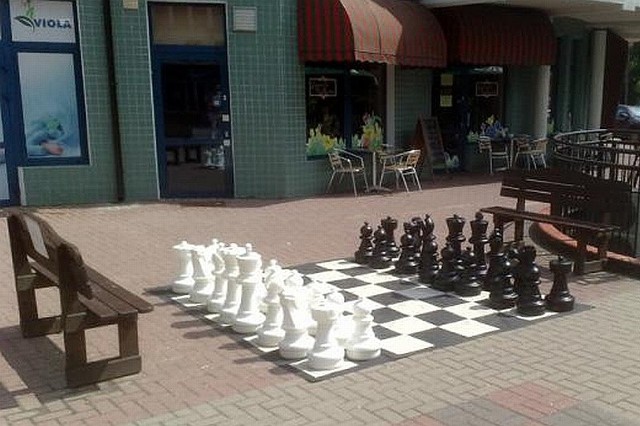 W szachy pod chmurką można pograć już przy ul. Żelaznej.