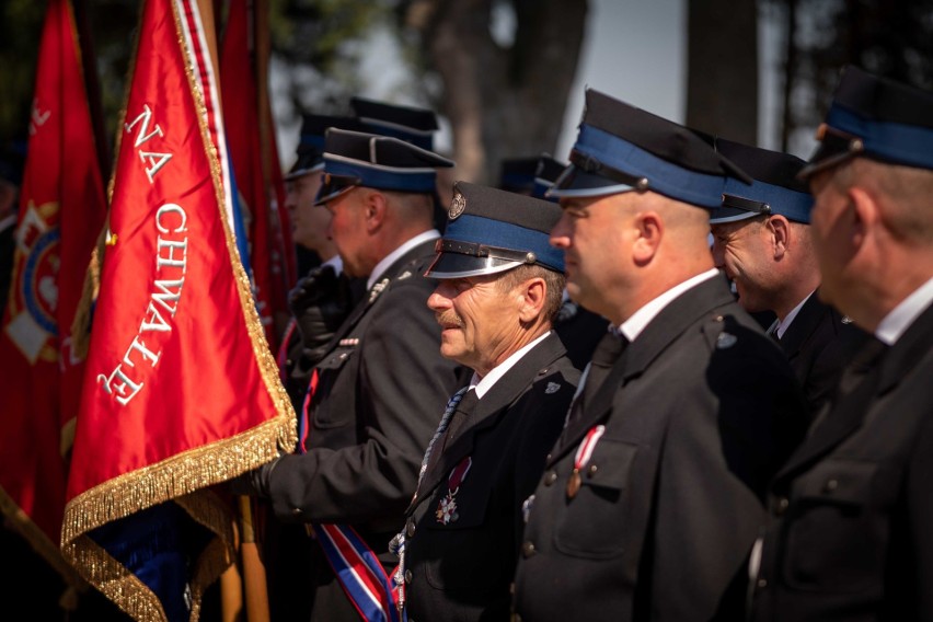 Wspaniały jubileusz 105-lecia Ochotniczej Straży Pożarnej w Woli Pawłowskiej. Jednostka otrzymała nowy sztandar. Zobacz zdjęcia