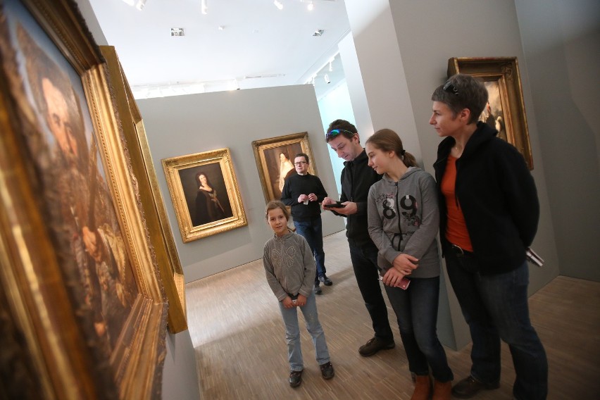 Muzeum Śląskie w Katowicach zostało otwarte 26 grudnia w...