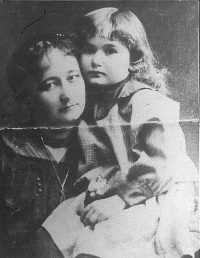 Wanda Hempel-Papiewska z córką Bożeną 