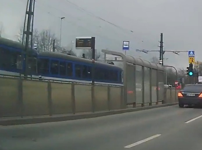 Kraków. Wybuch w tramwaju na Alei Pokoju [ZDJĘCIA, FILM]
