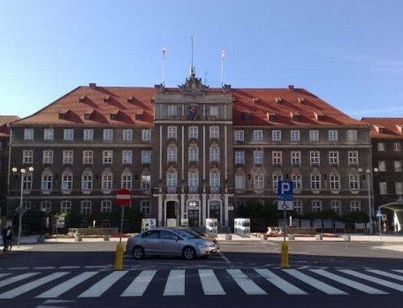 Dziś wieczór w urzędzie. Sprawy możesz załatwić do godz. 21.