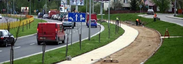 Nowy fragment drogi rowerowej wzdłuż ulicy Miłosza będzie miał ponad 600 metrów długości. Wkrótce będzie gotowy.