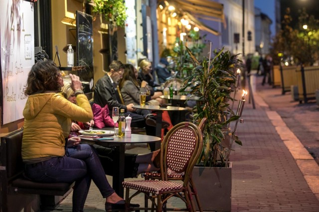 Ograniczenia mają dotyczyć m.in. czasu funkcjonowania ogródków gastronomicznych.