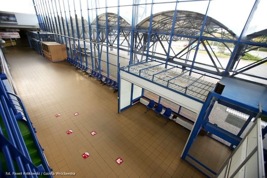 Wrocław: Stary terminal lotniska wciąż działa. Tylko dla bogatych (ZDJĘCIA)