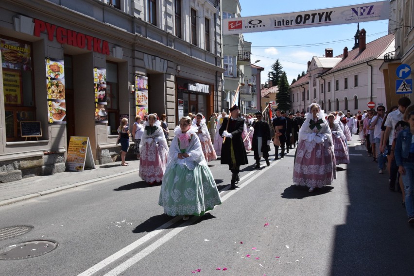 Boże Ciało w Żywcu: Tłumy wiernych i Asysta Żywiecka ZDJĘCIA