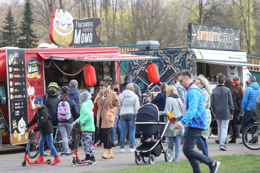 Trwający od piątku do niedzieli w Parku Śląskim, obok placu...