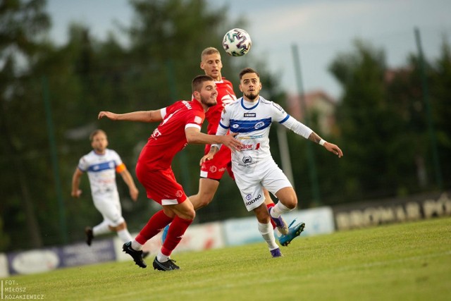 Wigry (jaśniejsze stroje) znów wygrały 1:0 i awansowały na 11. miejsce w tabeli