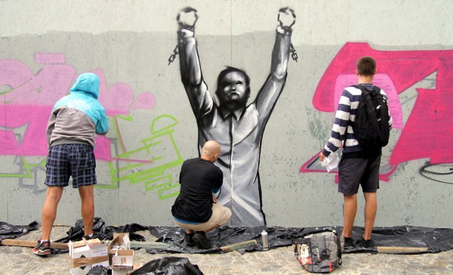 Obchody Lubelskiego Lipca: Namalowali pomnik Doli Robotniczej na graffiti