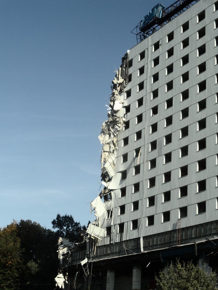 Wyburzanie Hotelu Diament w Jastrzębiu-Zdroju