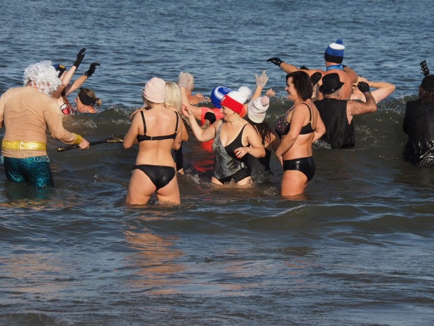 100 dni do Zlotu Morsów w Mielnie. W weekend miłośnicy zimnych kąpieli przetestowali Bałtyk