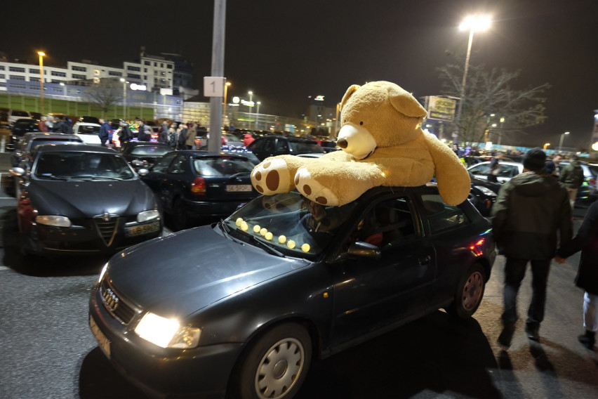 Moto Pasterka w Dolinie Trzech Stawów. Fani motoryzacji spotkali się w święta Bożego Narodzenia