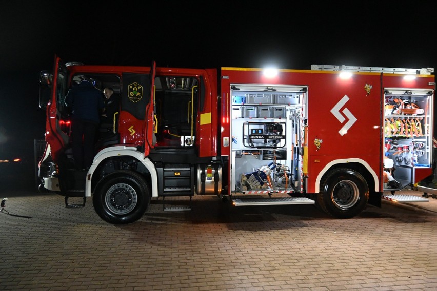 Tak w Pszczółkach mieszkańcy i strażacy powitali nowy wóz strażacki OSP |ZDJĘCIA