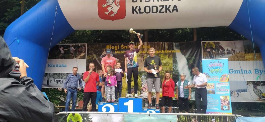 Wielki sukces biegaczy z Rudnika w Gorskich Mistrzostwach Polski. Zobaczcie zdjęcia