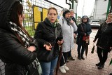 Ludzie marzną na przystanku, choć mogliby czekać na busa w ciepłym dworcu w Kielcach. Mieszkańcy gminy Strawczyn mówią "dość"!