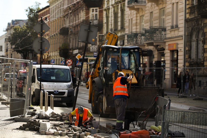 Kraków. Coraz bliżej otwarcia ul. Karmelickiej [GALERIA]