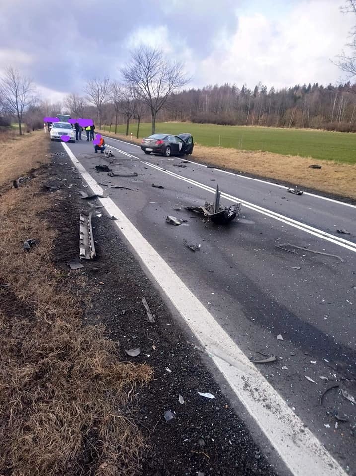 Wypadek na drodze nr 3. Są osoby poszkodowane