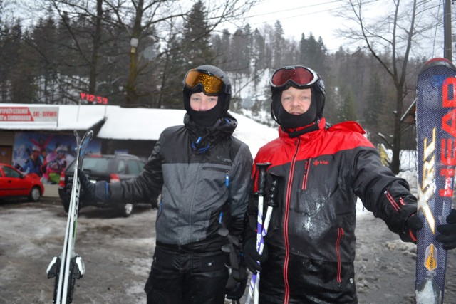 Grzegorz Głąb z Częstochowy (z prawej) dzisiaj nie pojeździł wiele, ale ma nadzieję, że pogoda się poprawi.