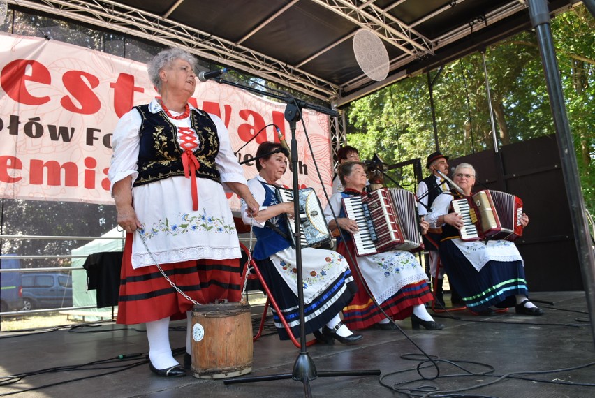 Barwnie, głośno i wesoło w Damnicy. V Festiwal Zespołów Folklorystycznych „Ziemia Słupska” (aktualizacja - wyniki) 