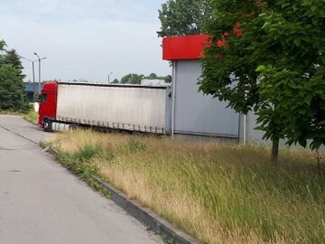 Groźne odpady nad Rudawą w Zabierzowie. Mieszkańcy obawiają się podpalenia [ZDJĘCIA]