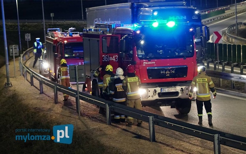 Konarzyce. Wypadek przy wjeździe na drogę ekspresową S61. Kierowca jednośladu trafił do szpitala [ZDJĘCIA]