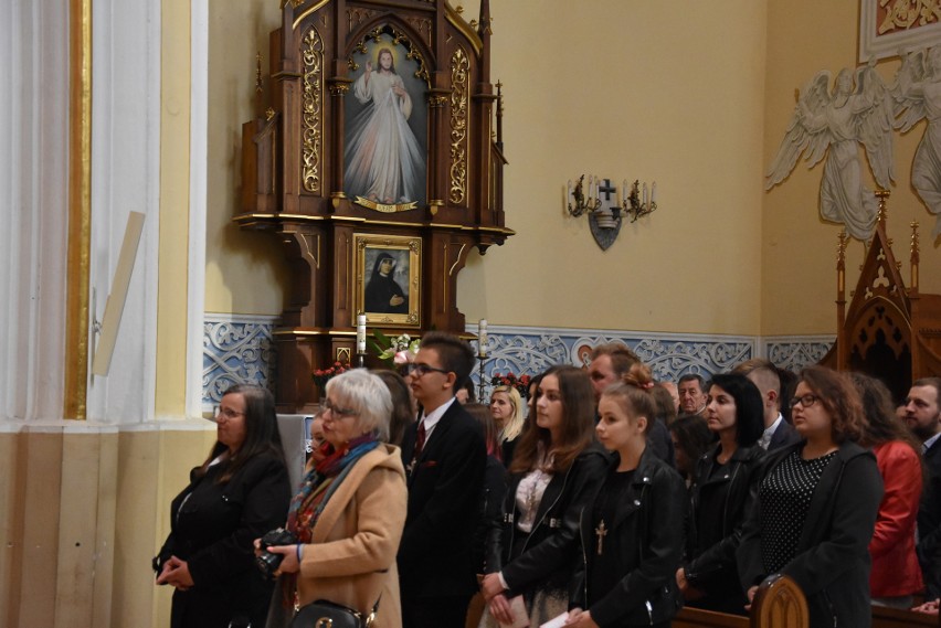 Bierzmowanie w kościele pw. św. Stanisława Biskupa i Męczennika w Myszkowie ZDJĘCIA