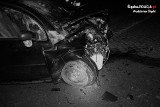 Wypadek w Turzy Śląskiej. Zderzenie dwóch samochodów, audi wpadło w poślizg i uderzyło w bok citroena. Trzy osoby trafiły do szpitala 