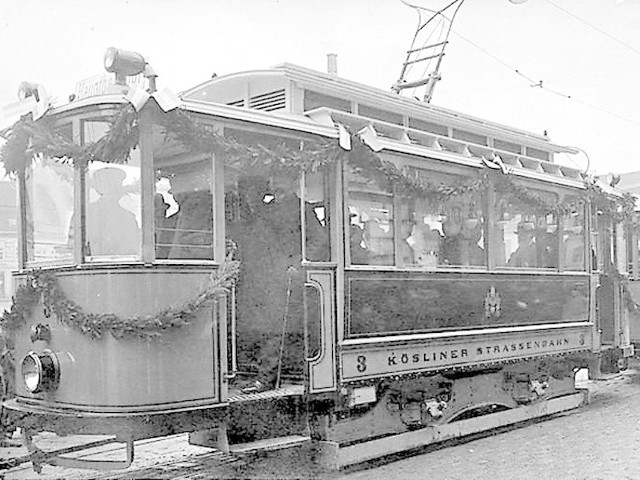 Ozdobione tramwaje wyjechały 22 grudnia 1911 roku w swój  honorowy objazd po  ulicach. Miało to miejsce dzień po  uroczystym uruchomieniu linii.