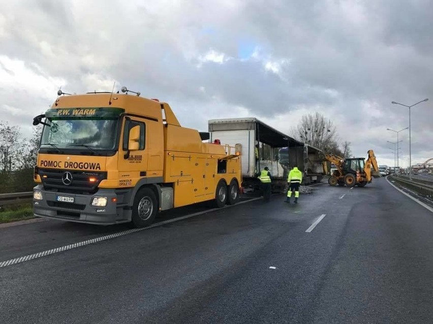 Pożar ciężarówki i kostka brukowa na A4. Korek ma 16 km [ZDJĘCIA]