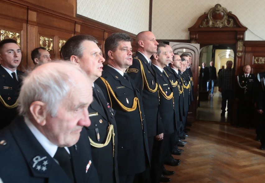 Ślubowanie młodych strażaków w Urzędzie Wojewódzkim w Szczecinie [ZDJĘCIA]