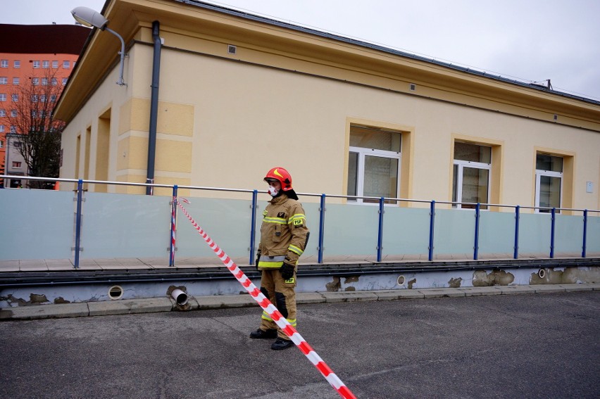 Tymczasowa izba przyjęć przed lubelskim szpitalem. To ćwiczenia na wypadek koronawirusa