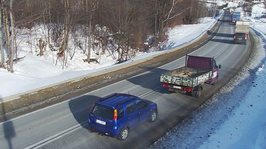 Wypadek karetki w Gruszowcu pod Mszaną. Jedna osoba ranna