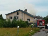 Gmina Policzna. Pożar motelu we Florianowie. Z ogniem walczyło dziewięć jednostek straży pożarnej